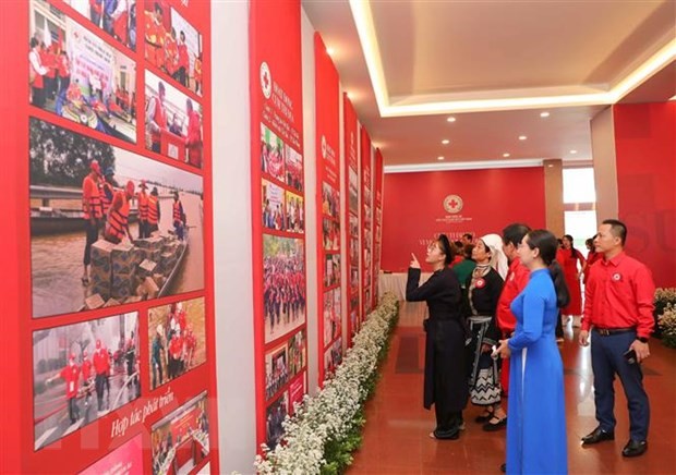 Eröffnung der Ausstellung „humanitäres Ökosystem” des Roten Kreuzes - ảnh 1