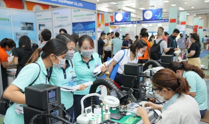 20 Länder nehmen an der internationalen Elektronik-Messe in Vietnam teil - ảnh 1