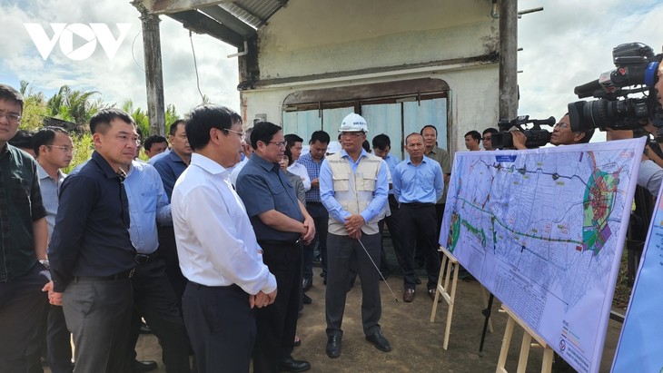 Premierminister Pham Minh Chinh überprüft die wichtigen Infrastrukturprojekte in Bac Lieu - ảnh 1