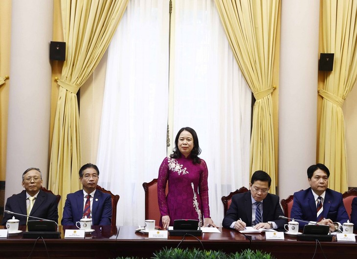 Die Interimsstaatspräsidentin ernennt 15 vietnamesische Botschafter im Ausland - ảnh 1