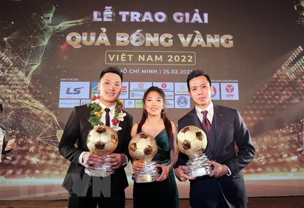 Van Quyet und Huynh Nhu bekommen den Goldenen Ball 2022 - ảnh 1