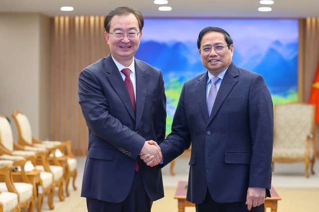Premierminister Pham Minh Chinh empfängt den Parteisekretär aus Yunnan - ảnh 1