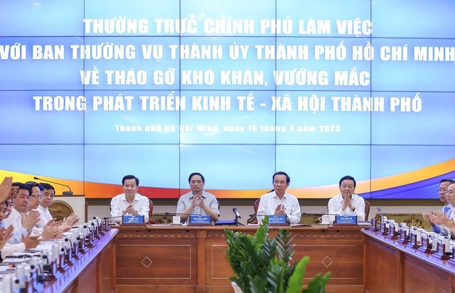 Der Premierminister tagt mit der Parteileitung von Ho-Chi-Minh-Stadt - ảnh 1