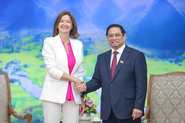 Premierminister Pham Minh Chinh empfängt die stellvertretende Ministerpräsidentin Sloweniens - ảnh 1