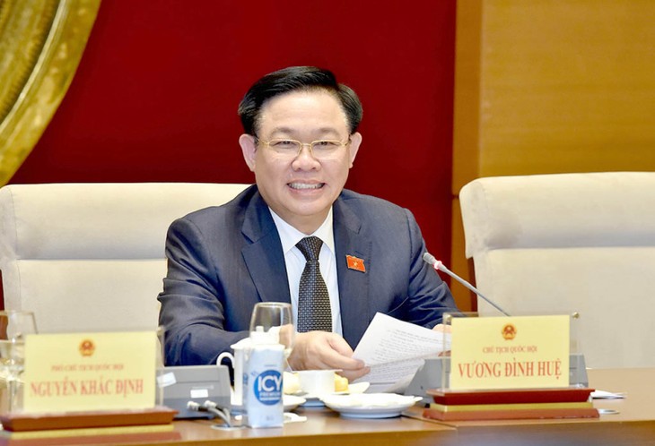 Parlamentspräsident Vuong Dinh Hue leitet das Forum der Arbeiter 2023 - ảnh 1