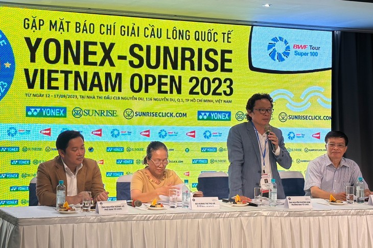 Nguyen Tien Minh nimmt an der Qualifikationsrunde des Vietnam Open 2023 Badmintonturniers teil - ảnh 1