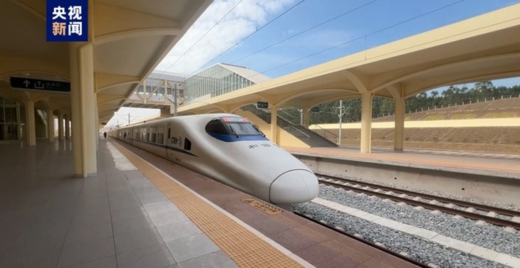 China eröffnet die erste Hochgeschwindigkeitsbahnstrecke zur Grenze Vietnams - ảnh 1