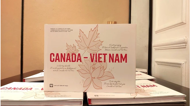 30 Jahre der Zusammenarbeit zwischen Kanada und Vietnam durch ein Buch - ảnh 1