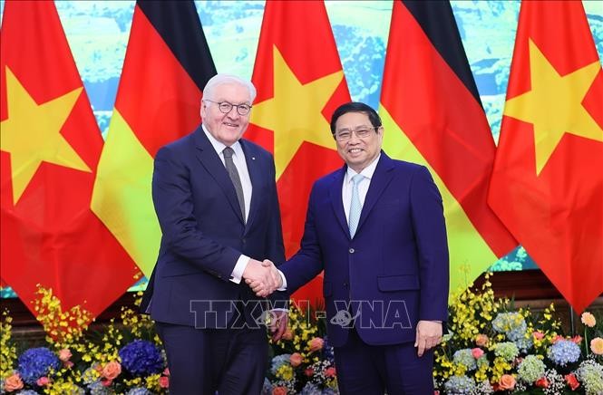 Premierminister Pham Minh Chinh führt Gespräch mit dem deutschen Bundespräsidenten Frank-Walter Steinmeier - ảnh 1