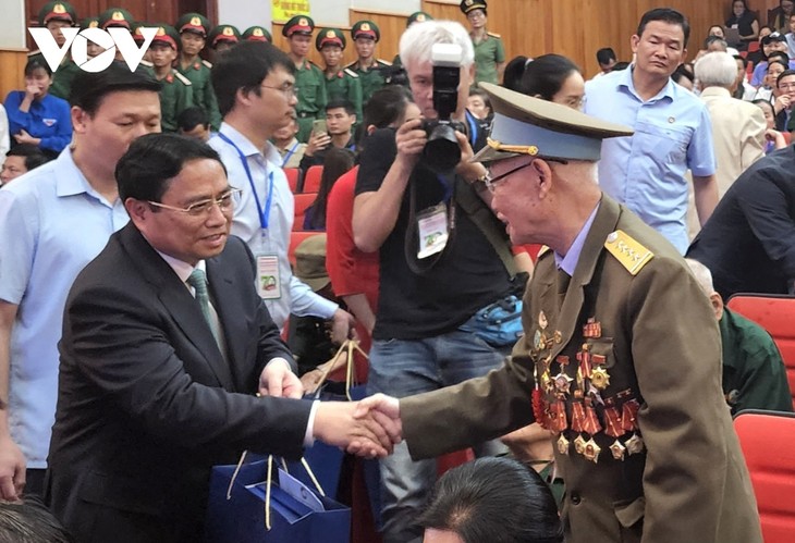 PM Vietnam, Pham Minh Chinh: Kemenangan Dien Bien Phu untuk Selama-lamanya Merupakan Epos yang Abadi - ảnh 2