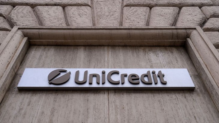 La banque italienne UniCredit va supprimer 8000 emplois et fermer 500 agences d’ici 2023  - ảnh 1