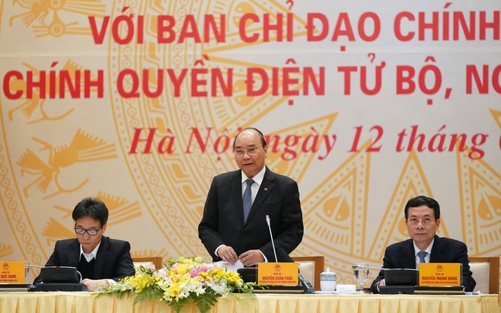 Le Premier ministre Nguyên Xuân Phuc préside une conférence sur l’e-gouvernement - ảnh 1