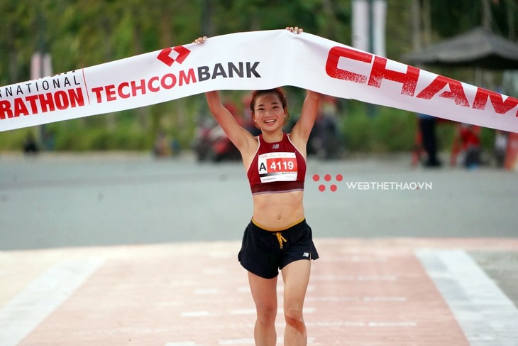 Plus de 13 mille personnes participent au marathon international de Hô Chi Minh-ville - ảnh 1