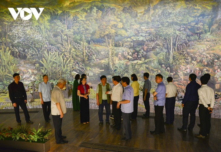 67e anniversaire de la victoire de Diên Biên Phu: une fresque panoramique de 3200m2 - ảnh 20