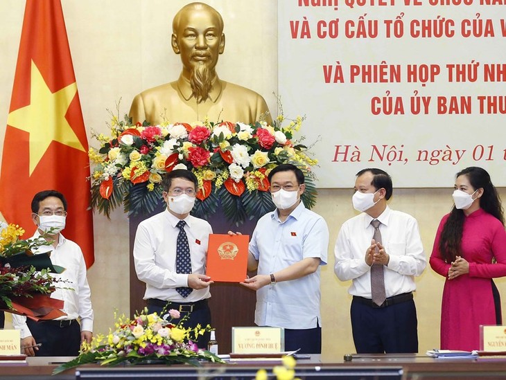 ​Vuong Dinh Huê à l’inauguration de l'Institut d’études législatives - ảnh 1