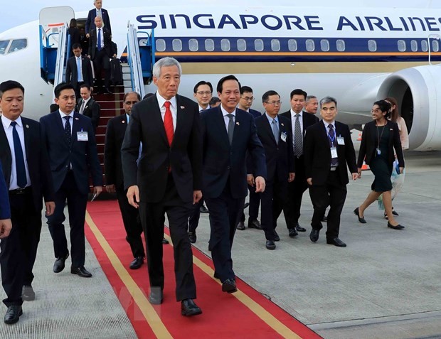 Le Premier ministre singapourien est arrivé à Hanoï - ảnh 1