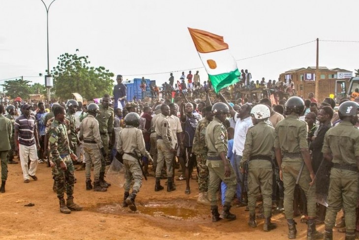 Niger: le régime militaire affirme que le combat ne fait que commencer, le président renversé refuse de démissionner - ảnh 1