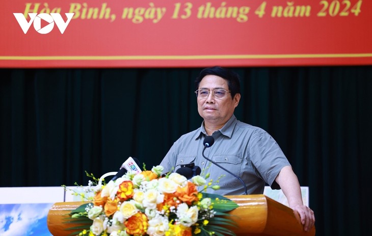Pham Minh Chinh en réunion avec les dirigeants de la province de Hoa Binh - ảnh 1
