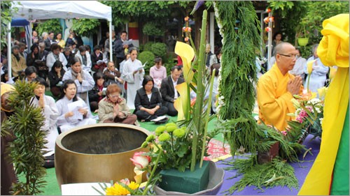 Việt kiều Pháp đón mừng Đại lễ Phật đản - ảnh 3