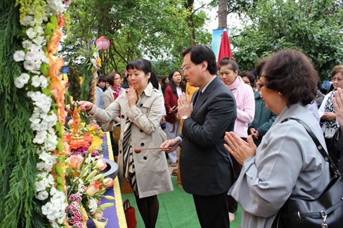 Việt kiều Pháp đón mừng Đại lễ Phật đản - ảnh 1