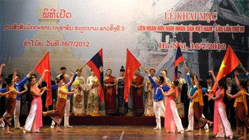 Bế mạc Liên hoan hữu nghị nhân dân Việt Nam - Lào lần thứ ba - ảnh 1