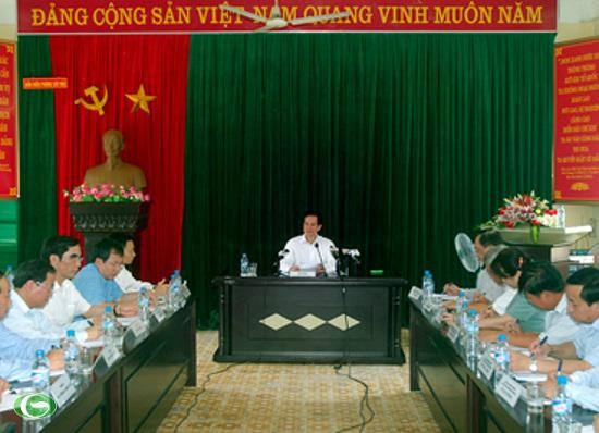 Thủ tướng Nguyễn Tấn Dũng tiếp xúc cử tri và làm việc với lãnh đạo Hải Phòng - ảnh 2