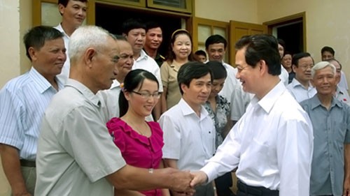 Thủ tướng Nguyễn Tấn Dũng tiếp xúc cử tri và làm việc với lãnh đạo Hải Phòng - ảnh 1