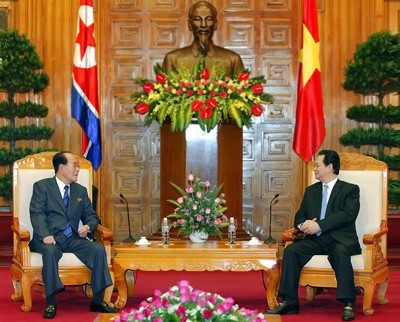 Thủ tướng Nguyễn Tấn Dũng hội kiến Chủ tịch UBTV HNNDTC CHDCND Triều Tiên - ảnh 2