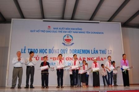 520 học sinh Việt Nam nhận học bổng của Quỹ hỗ trợ giáo dục Doraemon - ảnh 2