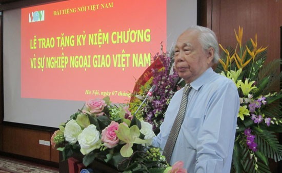 Trao Kỷ niệm chương Ngoại giao cho 7 cán bộ Đài Tiếng nói Việt Nam - ảnh 2