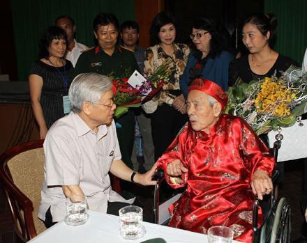 Tổng bí thư Nguyễn Phú Trọng chúc mừng và dự lễ tôn vinh nhà viết kịch Học Phi - ảnh 1