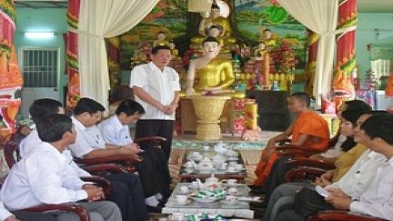 Ban Chỉ đạo Tây Nam bộ họp mặt đồng bào Khmer nhân lễ Sene Đôn Ta 2012 - ảnh 1