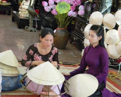 Khai mạc Hội chợ quà tặng hàng thủ công mỹ nghệ Hà Nội 2012 - ảnh 2