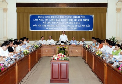 Thủ tướng Nguyễn Tấn Dũng làm việc tại thành phố Hồ Chí Minh về xử lý nợ xấu - ảnh 2