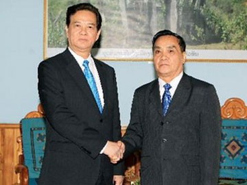 Thủ tướng Nguyễn Tấn Dũng hội kiến Thủ tướng CHDCND Lào - ảnh 1