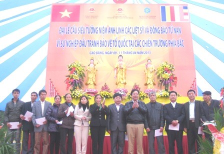 Đoàn đại biểu kiều bào dự Đại lễ cầu siêu tri ân các liệt sỹ tại Cao Bằng - ảnh 3