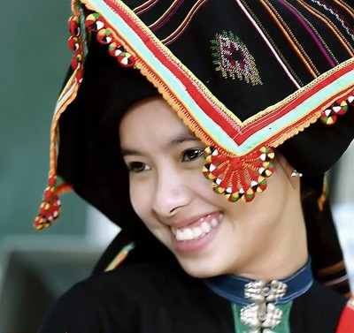 Chiếc khăn Piêu của người phụ nữ Thái đen - ảnh 1