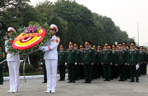 Dâng hương kỷ niệm 100 năm ngày sinh Đại tướng Nguyễn Chí Thanh - ảnh 1