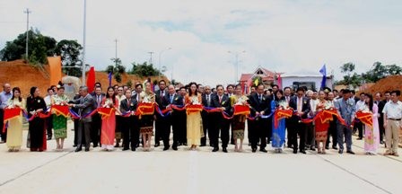 Khánh thành Dự án xây dựng đường nối mốc 790 đến cửa khẩu Phu Cưa, Attapư, Lào  - ảnh 1