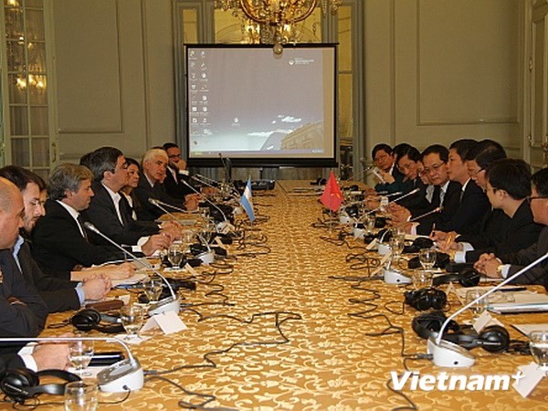 Việt Nam và Argentina nhất trí thúc đẩy hợp tác nhiều mặt  - ảnh 1