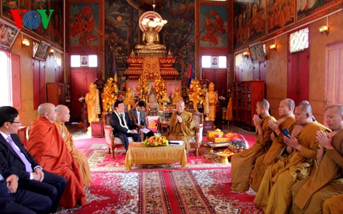 Chủ tịch nước Trương Tấn Sang tiếp tục các hoạt động thăm cấp Nhà nước Vương quốc Campuchia  - ảnh 1