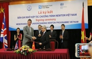 Ký ghi nhớ hợp tác Chương trình Newton Việt Nam  - ảnh 1