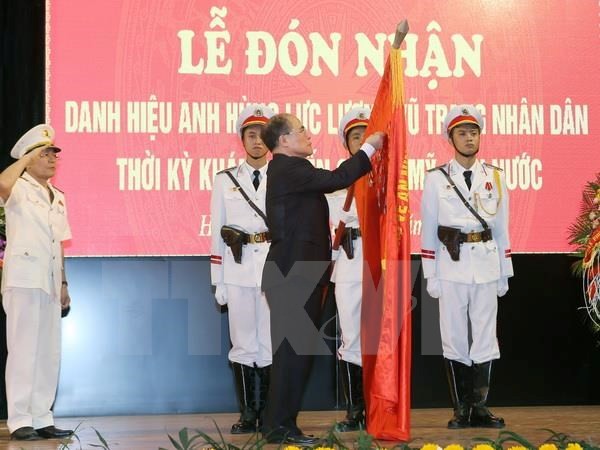 Chủ tịch Quốc hội trao danh hiệu Anh hùng cho Học viện An ninh - ảnh 1