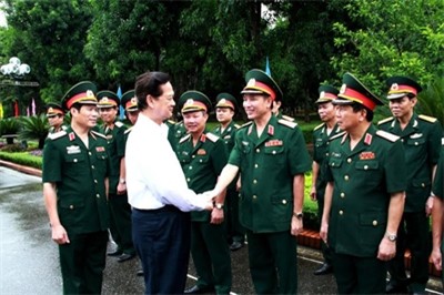 Thủ tướng Nguyễn Tấn Dũng làm việc với Bộ Tư lệnh quân khu 4 - ảnh 1