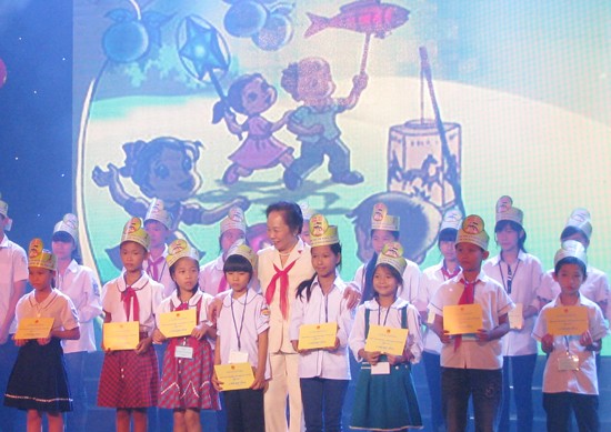 1.000 trẻ em tham gia “Đêm hội trăng rằm 2015” - ảnh 1
