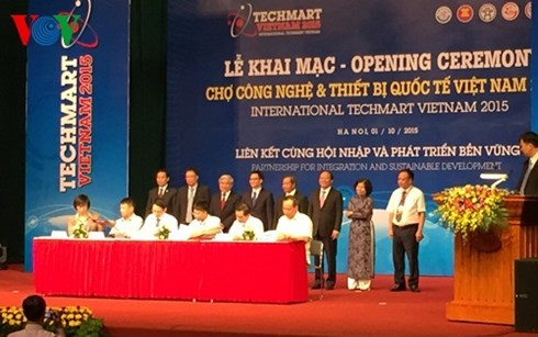 Phó Thủ tướng Vũ Đức Đam dự lễ khai mạc Techmart 2015 - ảnh 1