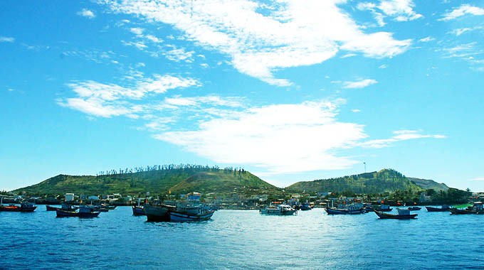 Hơn 4 ngàn khách du xuân ở huyện đảo Lý Sơn, tỉnh Quảng Nam - ảnh 1