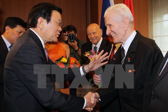 Президент Вьетнама провел встречу с чешскими профессорами и учеными - ảnh 1