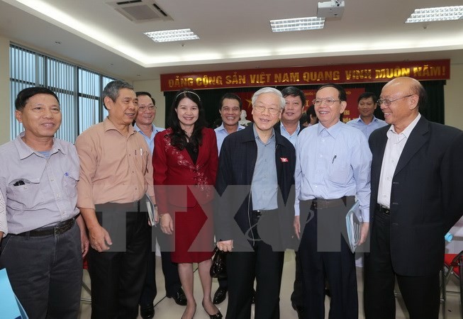 Генсек ЦК КПВ Нгуен Фу Чонг встретился с ханойскими избирателями - ảnh 1