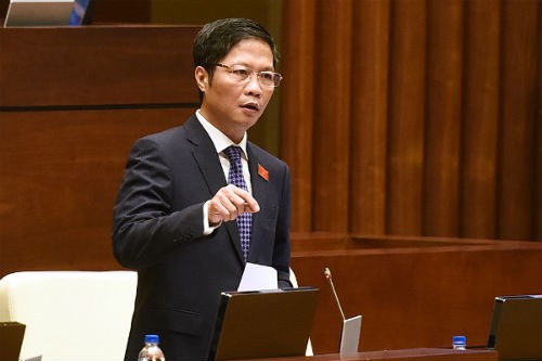 Депутаты парламента Вьетнама задали вопросы главе минпромторга - ảnh 1